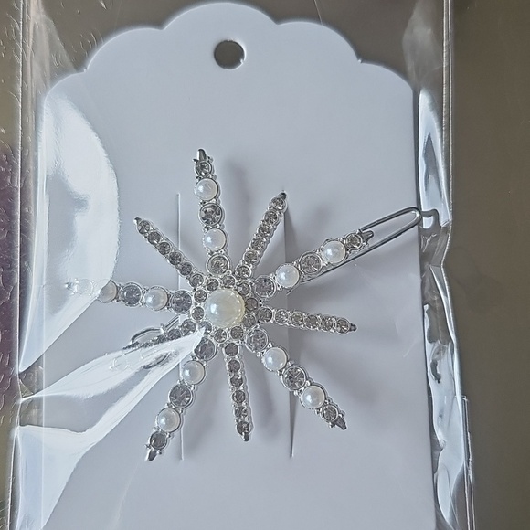 None Accessories - New Silver Tone With Rhinestones And Pearls Star Hair Clip